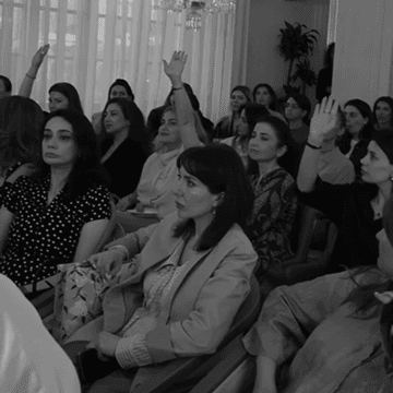 Audience listening during a discussion
